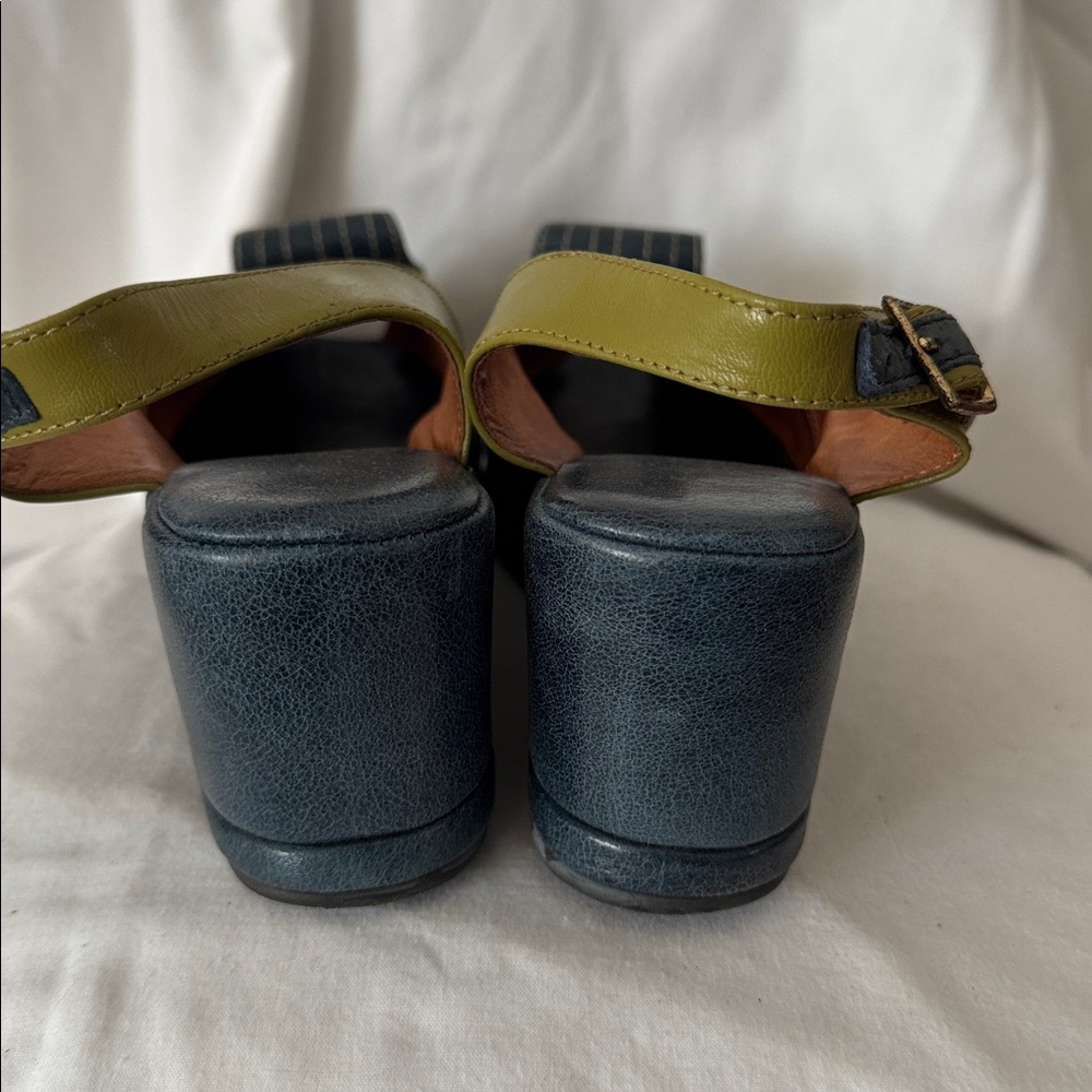 RE-MIX Olive Green Peep Toe Sandals with Bow Accent SIZE 9 - Picture 3 of 8